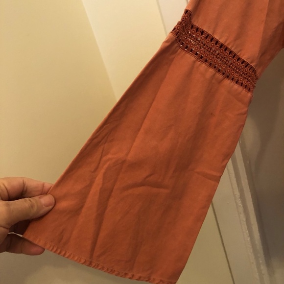 New Justfab 2x burnt orange top, bell sleeves, tie front, lace embellished - Picture 3 of 7